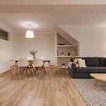 Santos Gem III - Central Space In Trendy Neighborhood